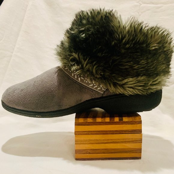 Isotoner Faux Fur Trimmed Micro-Suede Bootie Slippers Rubber Soles Gray Size 8.5 - Picture 2 of 11